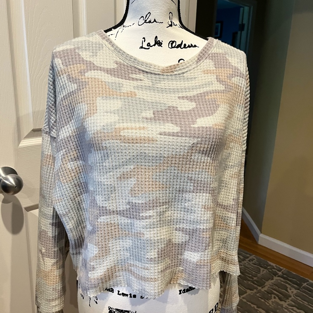 Crop camo top z supply